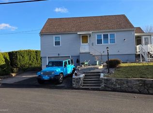 4 Heritage Cir, Johnston, RI 02919