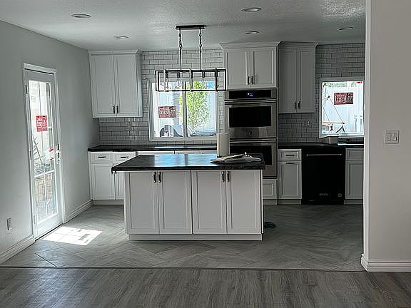 3rd image of 15630 Lucille Ct