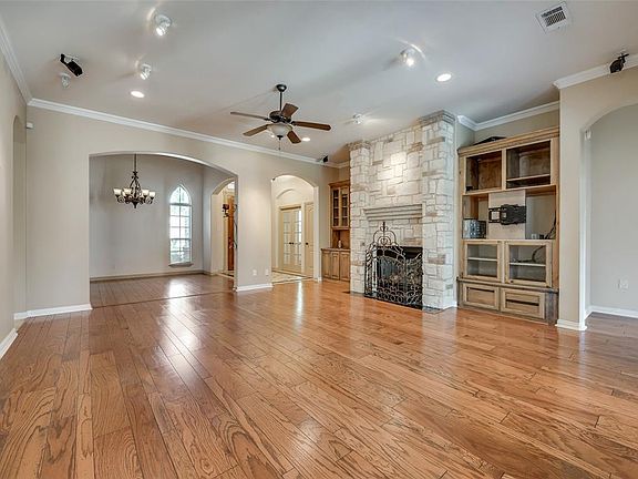 2nd image of 8300 Forest Glenn