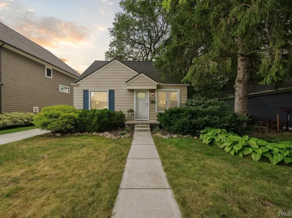 324 N Evergreen St, Plymouth, MI 48170