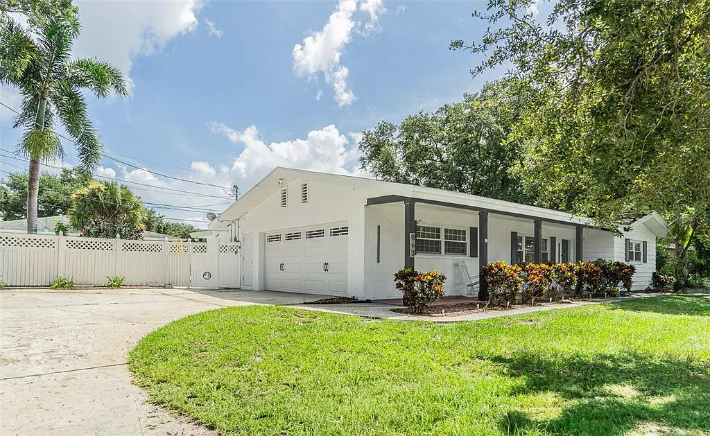 3 bed, 2.0 bath, 1725 sqft, $4,000 — Photo 1