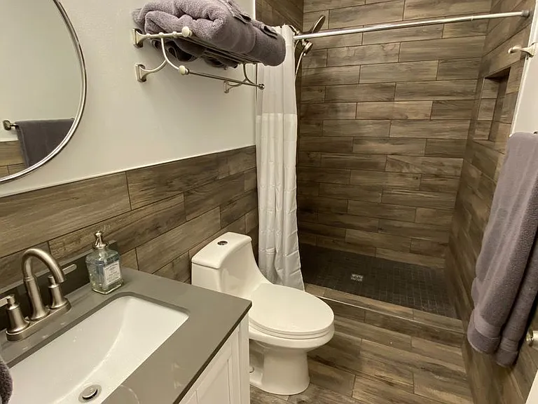 1535 W Poplar St — Photo 16