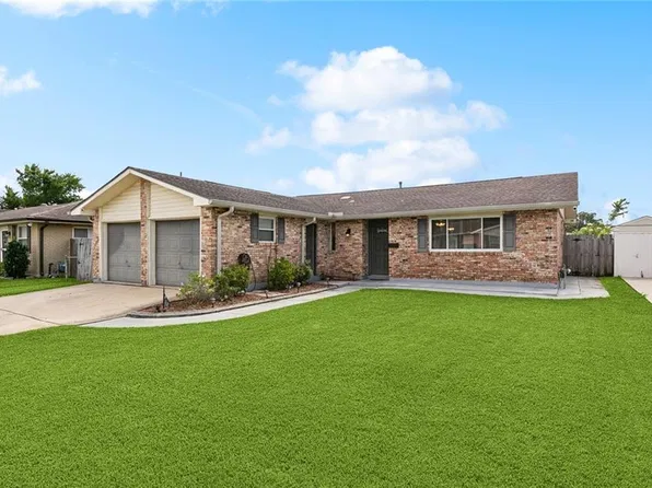 570 Dover Ln, Gretna, LA 70056