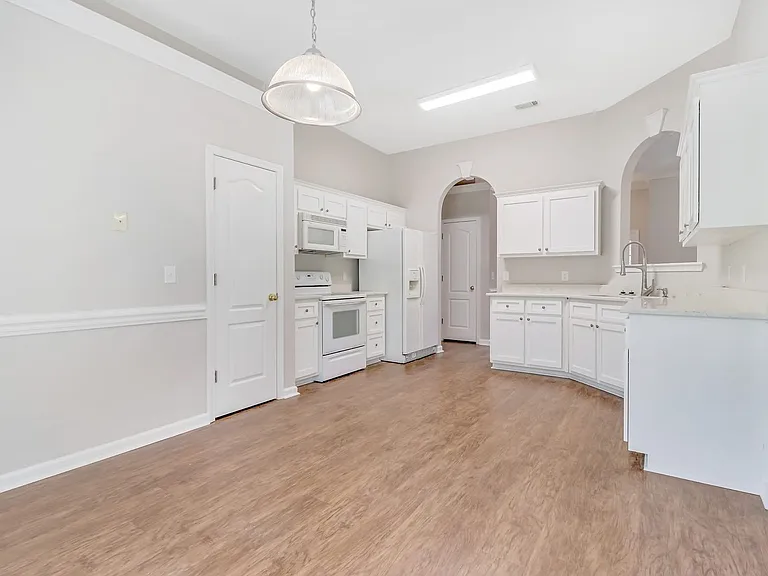 127 Williams Ave — Photo 13