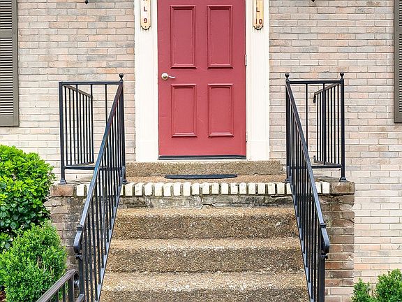 5th image of 1011 Murfreesboro Rd Unit L10