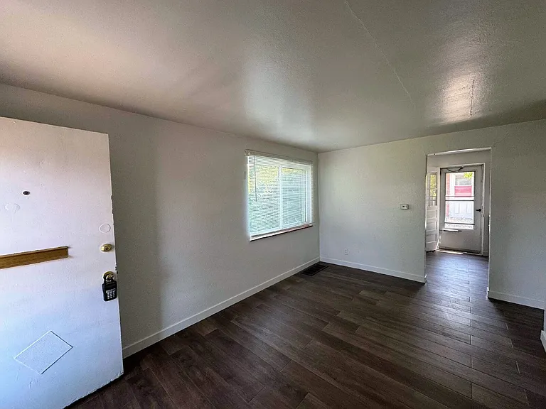 1409 Boston St — Photo 3