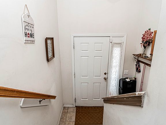 4th image of 1227 Oakview Dr