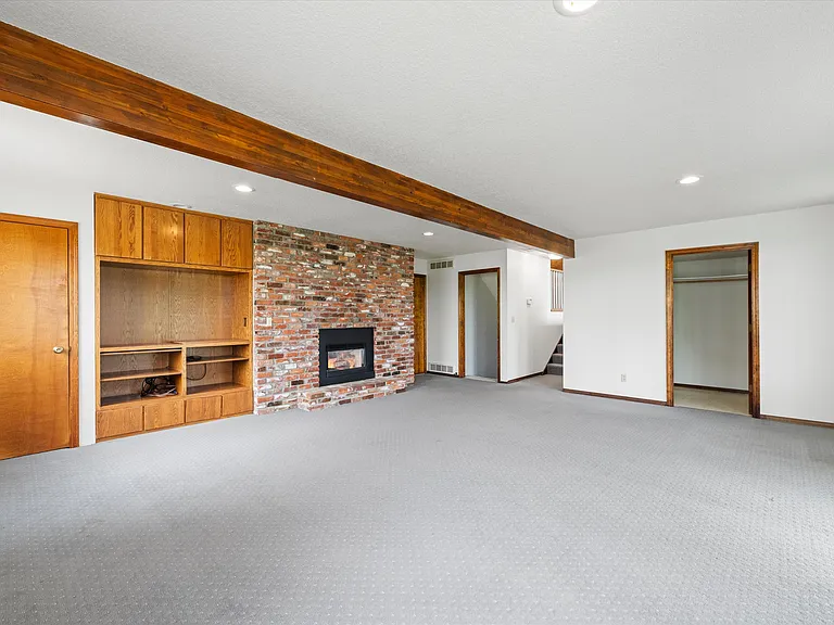 212 Edgewood Dr — Photo 26