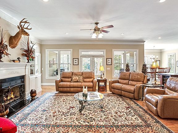 5th image of 171 Tanglewood Trl