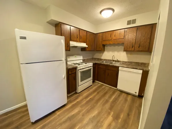 2002-2004 Rainbow, 2002-2004 Rainbow Ave #5, Bloomington, IL 61704