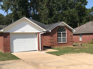 1002 Creekside Pl, Oxford, MS 38655