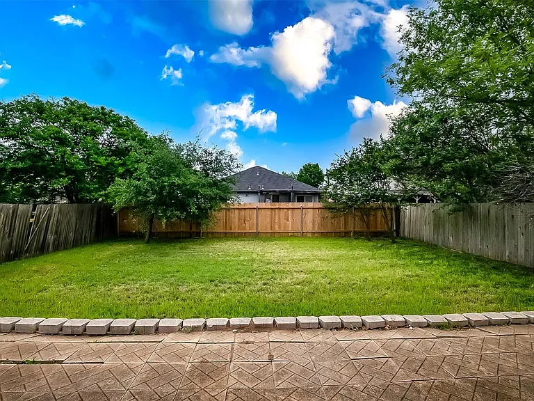 2504 Byfield Dr — Photo 4