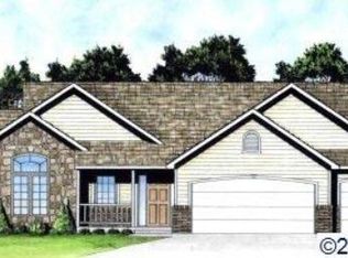 715 Hemlock Ct, Mason City, IA 50401