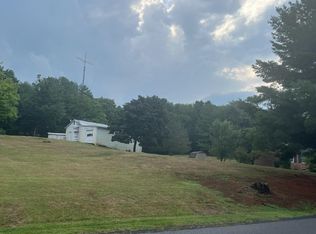 202 Robin Hood Rd, Staunton, VA 24401