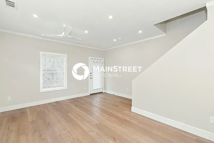 1163 E Oleander St — Photo 4