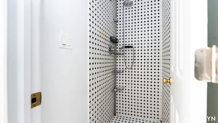 Rented by Nooklyn NYC LLC | media 21