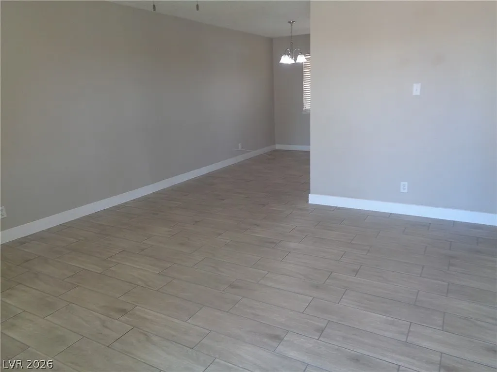 3 bed, 2.0 bath, 988 sqft, $1,900 — Photo 3