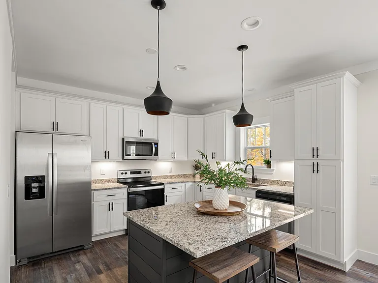 140 Cascade Ridge Rd — Photo 1