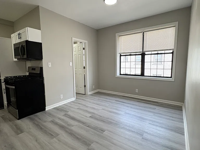 Meridian Living II — Photo 9