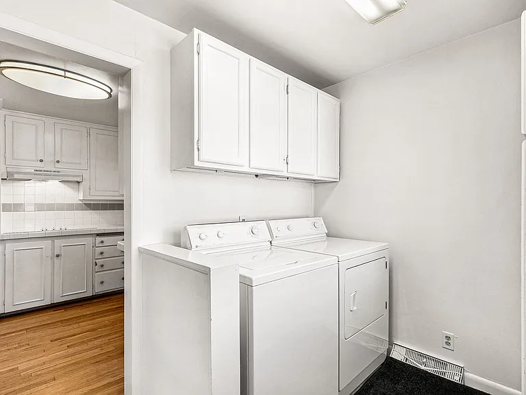3260 S Bellaire St — Photo 10