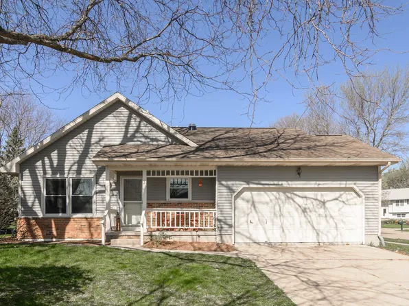 2 Stonehedge Ct, Madison, WI 53717