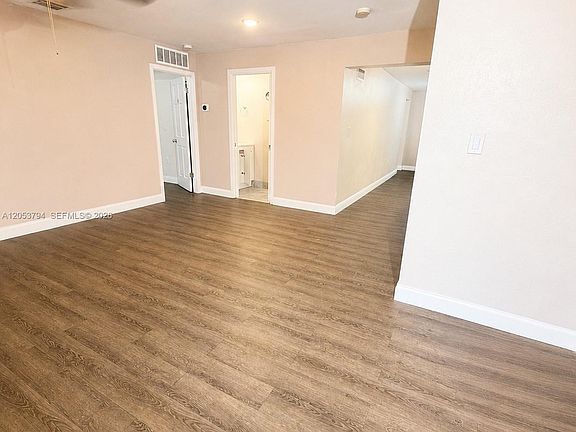 3rd image of 985 SW 10th St #3