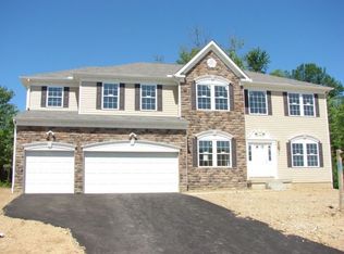 162 Deer Path Ct, Pataskala, OH 43062