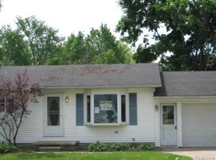 2592 Big Buck Ln, Lapeer, MI 48446