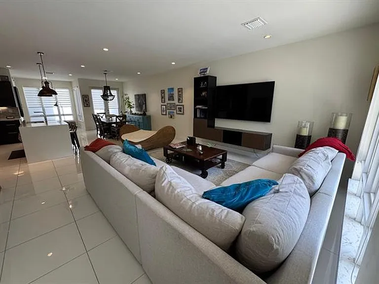 6361 NW 103rd Psge #Townhouse 6361 — Photo 14