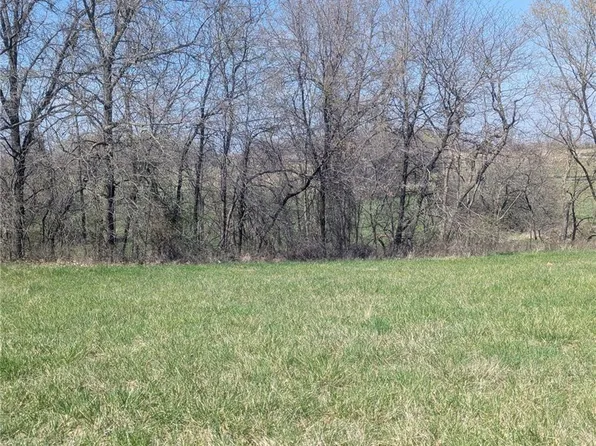 1857 Lake Viking Ter, Gallatin, MO 64640