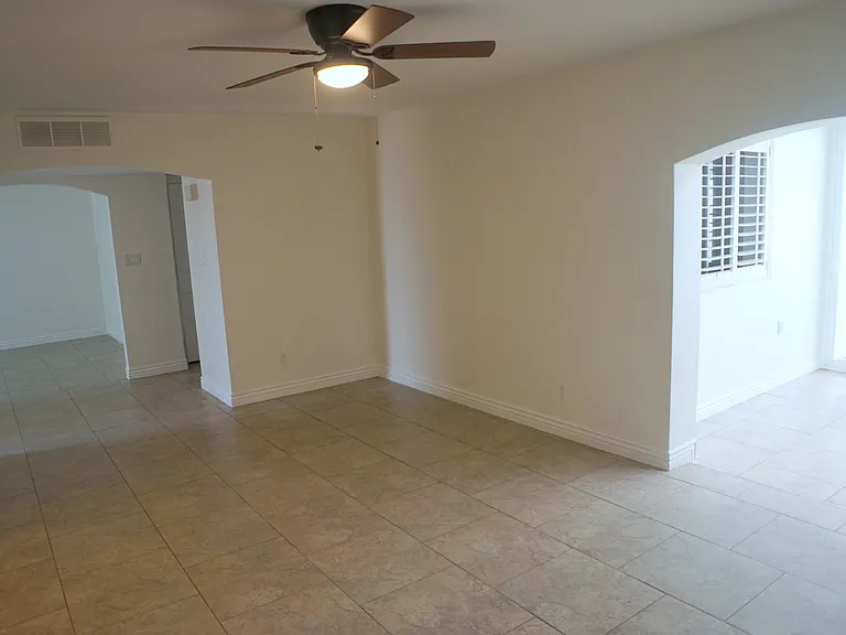 2725 S Azalea Dr — Photo 6