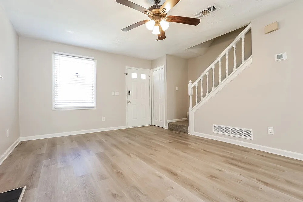 3 bed, 2.5 bath, 1194 sqft, $1,940 — Photo 4