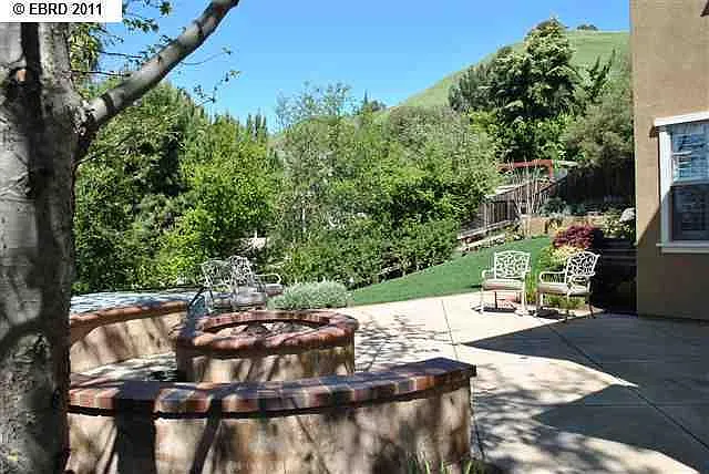 4 bed, 3.5 bath, 3800 sqft, $7,000 — Photo 2
