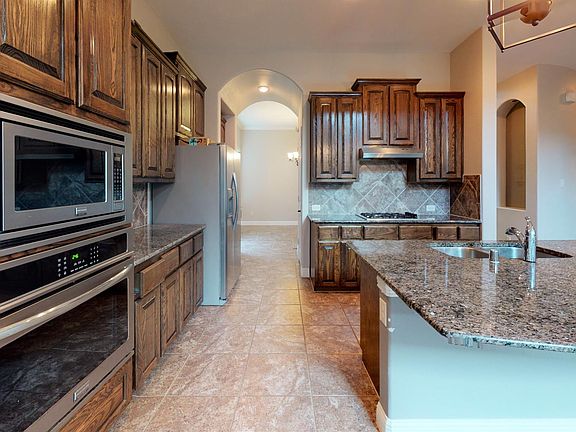 5th image of 10209 Blackberry St