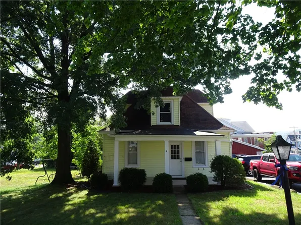 4 N 6th St, Youngwood, PA 15697