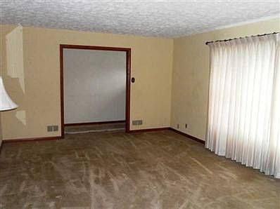 4th image of 301 W Hanna Ave
