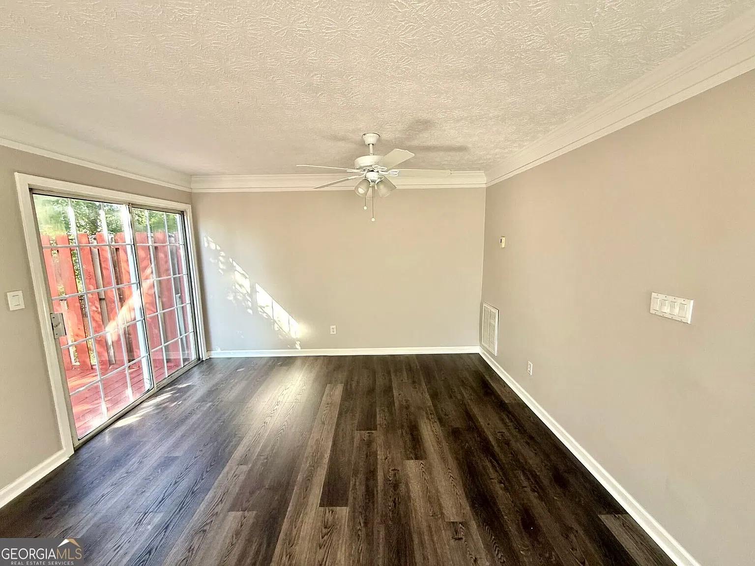 3 bed, 2.5 bath, 1596 sqft, $1,995 — Photo 3