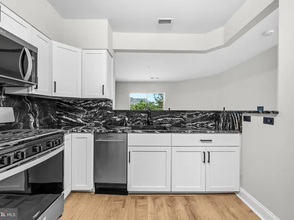 12915 Alton Sq APT 216, Herndon, VA 20170