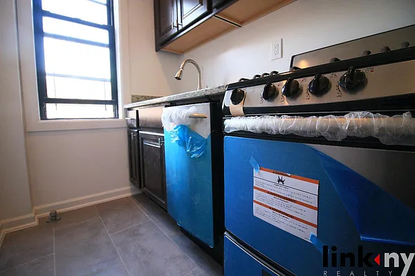 Rented by Link NY Realty | media 9