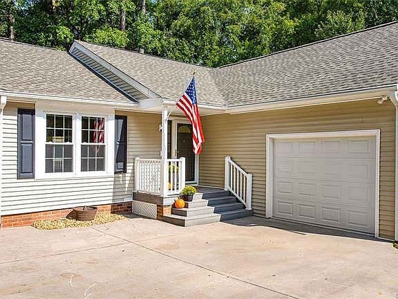 3rd image of 4962 Newross Ct