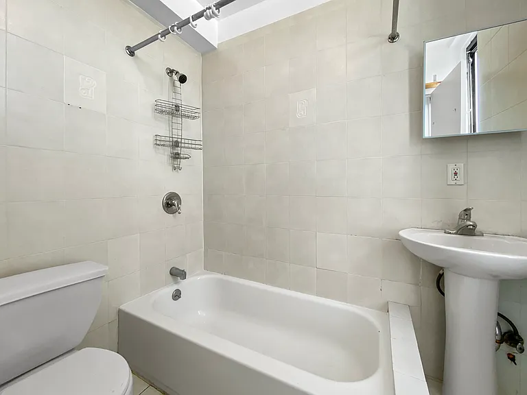 570 Vanderbilt Ave #4R — Photo 9