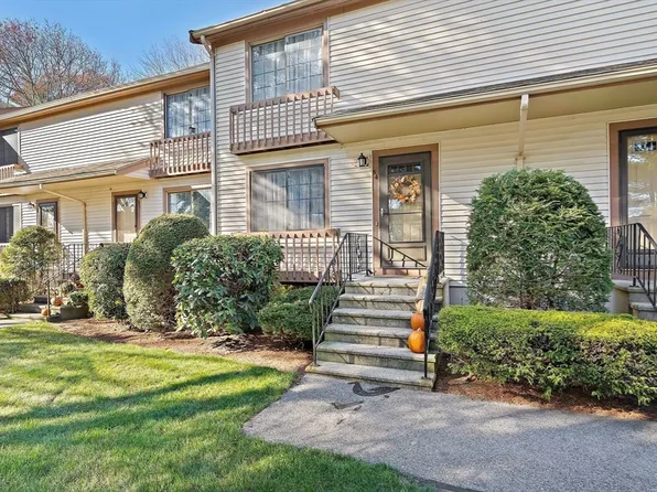 489 Turnpike St APT 5-4, South Easton, MA 02375