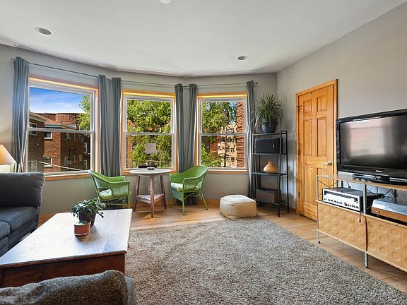 3rd image of 5955 N Winthrop Ave APT 2W