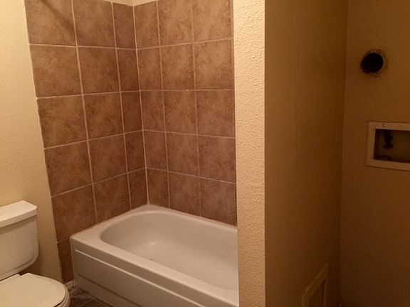 Large bathroom with Vanity