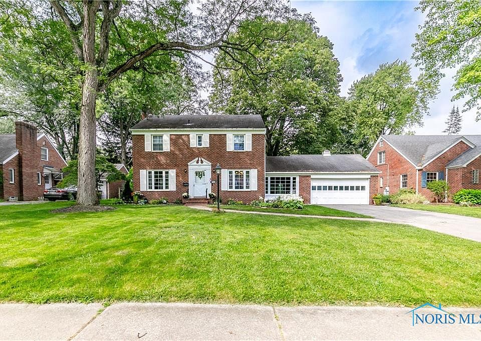 1st image of 2821 Meadowwood Dr