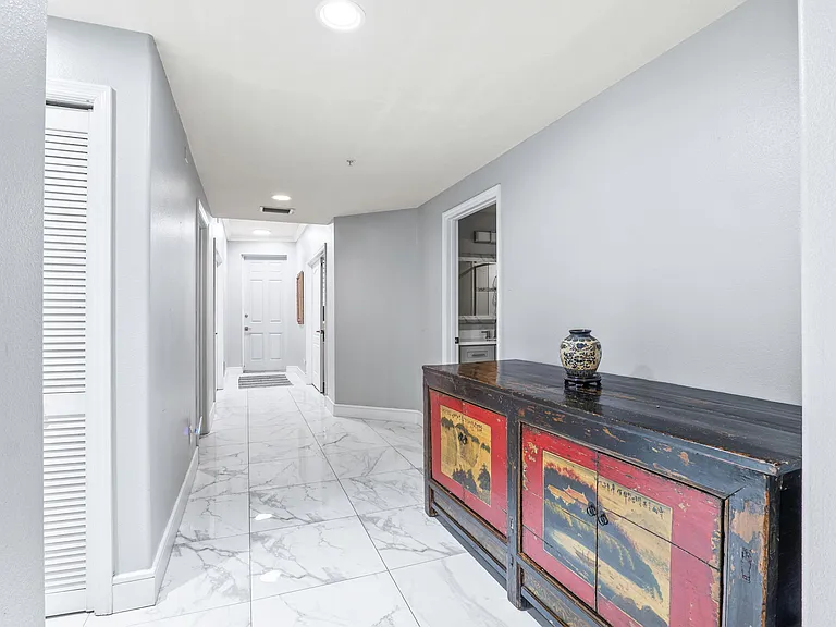 601 N Miramar Ave #107 — Photo 7