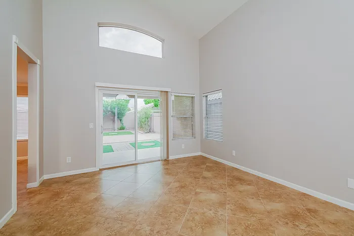 4955 W Oraibi Dr — Photo 4