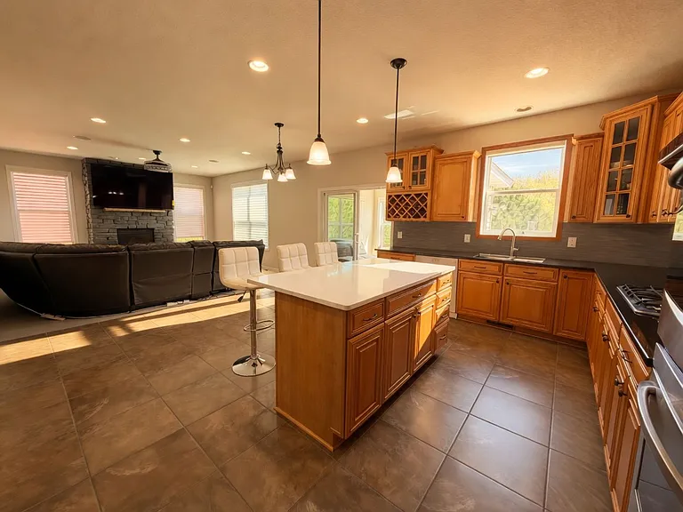 1443 Bethesda Cir — Photo 9