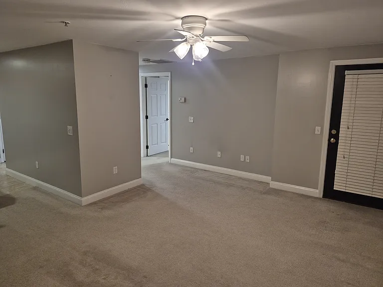 4 Crestview Cir #97 — Photo 5