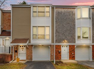 2215 Langdon Pl, Hoffman Estates, IL 60169